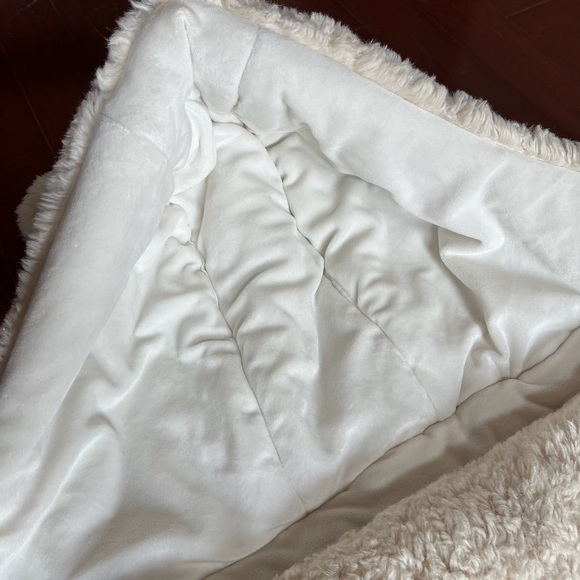 POTTERY BARN TEEN PLUSH FAUX FUR POLAR BEAR SLEEPING BAG VERY SOFT SOLD OUT - Picture 4 of 16